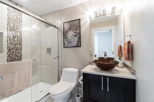 1180 Shuswap Street, Salmon Arm, BC - Indoor Photo Showing Bathroom