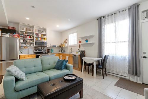 1180 Shuswap Street, Salmon Arm, BC - Indoor Photo Showing Living Room