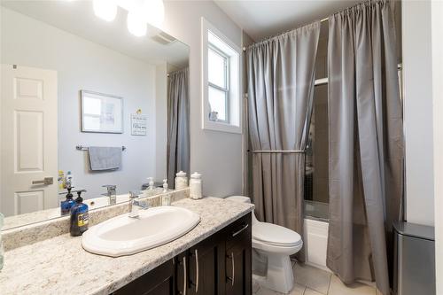 1180 Shuswap Street, Salmon Arm, BC - Indoor Photo Showing Bathroom