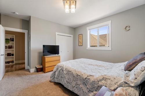 1180 Shuswap Street, Salmon Arm, BC - Indoor Photo Showing Bedroom