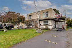 2031/2033 Melville Dr  Sidney, BC V8L 2N2