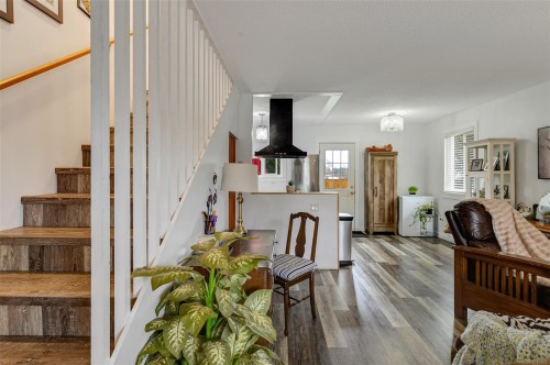 2031/2033 Melville Dr, Sidney, BC - Indoor Photo Showing Other Room