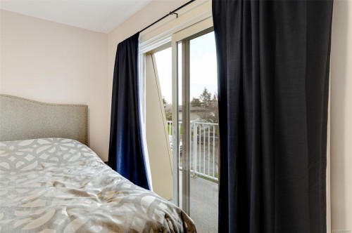 2031/2033 Melville Dr, Sidney, BC - Indoor Photo Showing Bedroom
