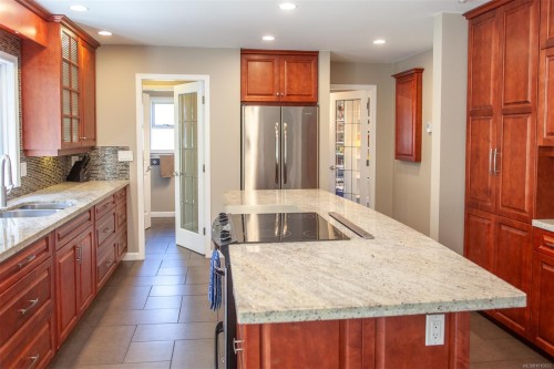 158 Crescent Rd East, Qualicum Beach, BC 