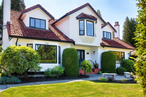 158 Crescent Rd East, Qualicum Beach, BC 