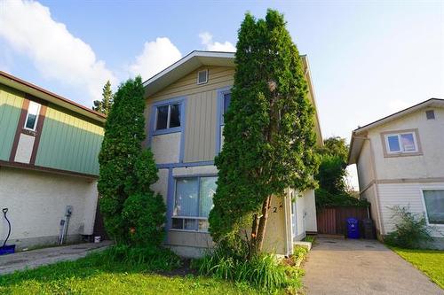 22 Price DR  Winnipeg, MB R2K 4B4
