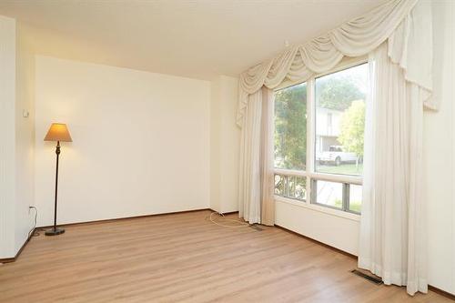 22 Price Dr, Winnipeg, MB 