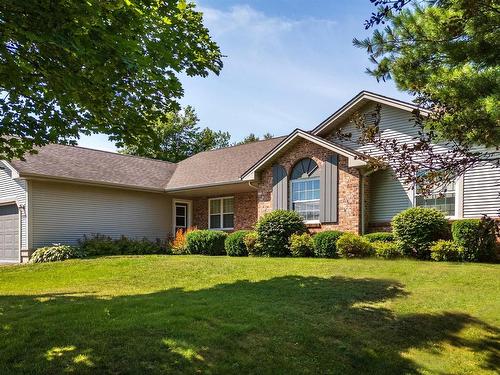 77 PARKSIDE Drive  Charlottetown, PE C1E 1M8