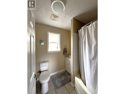 4425 Strawberry Heights Road, Kamloops, BC - Indoor Photo Showing Bathroom