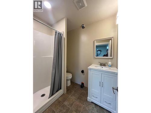 4425 Strawberry Heights Road, Kamloops, BC - Indoor Photo Showing Bathroom