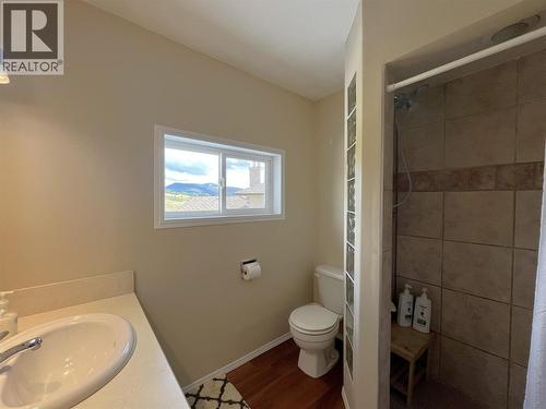 4425 Strawberry Heights Road, Kamloops, BC - Indoor Photo Showing Bathroom