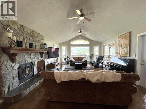 4425 Strawberry Heights Road, Kamloops, BC - Indoor Photo Showing Living Room With Fireplace