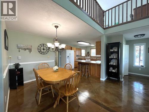 4425 Strawberry Heights Road, Kamloops, BC - Indoor Photo Showing Dining Room