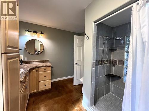 4425 Strawberry Heights Road, Kamloops, BC - Indoor Photo Showing Bathroom