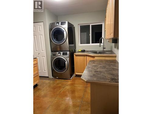4425 Strawberry Heights Road, Kamloops, BC - Indoor Photo Showing Laundry Room
