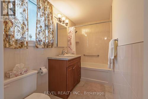 3641 Rapids View Drive, Niagara Falls, ON - Indoor Photo Showing Bathroom