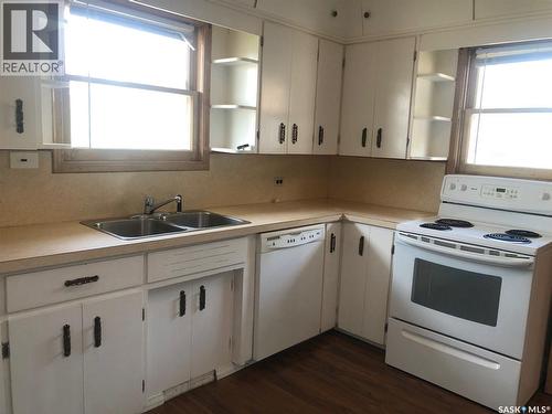 303 Fourth Avenue E, Canora, SK - Indoor Photo Showing Kitchen With Double Sink