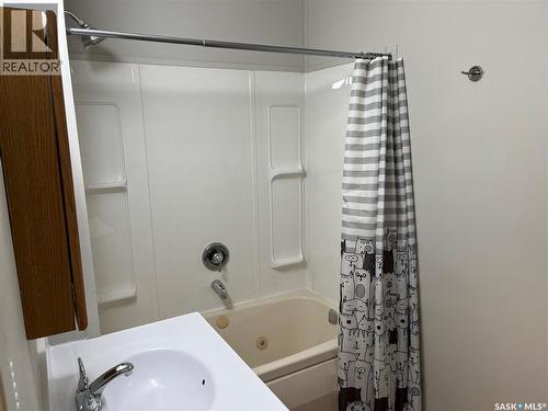 103 4Th Avenue E, Lafleche, SK - Indoor Photo Showing Bathroom