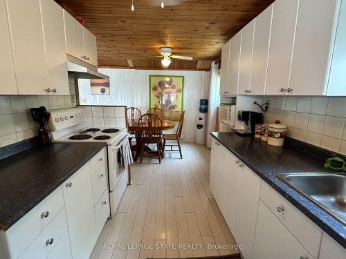 2110 Lakeshore Road, Haldimand, ON - Indoor Photo Showing Kitchen