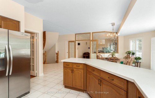 5187 Forest Ridge Drive, Mississauga, ON - Indoor Photo Showing Kitchen