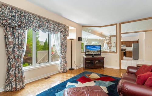 5187 Forest Ridge Drive, Mississauga, ON - Indoor Photo Showing Living Room