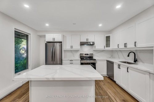 27 Tulip Street, Oakville, ON - Indoor Photo Showing Kitchen