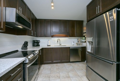 21 Upper Highland N/A, New Tecumseth, ON - Indoor Photo Showing Kitchen