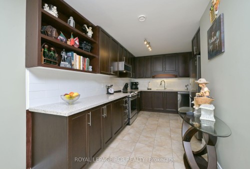 21 Upper Highland N/A, New Tecumseth, ON - Indoor Photo Showing Kitchen