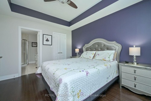 21 Upper Highland N/A, New Tecumseth, ON - Indoor Photo Showing Bedroom