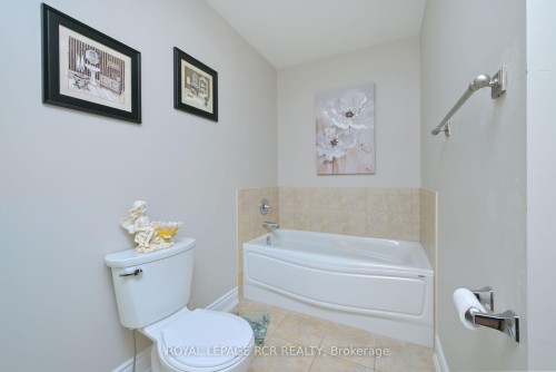 21 Upper Highland N/A, New Tecumseth, ON - Indoor Photo Showing Bathroom