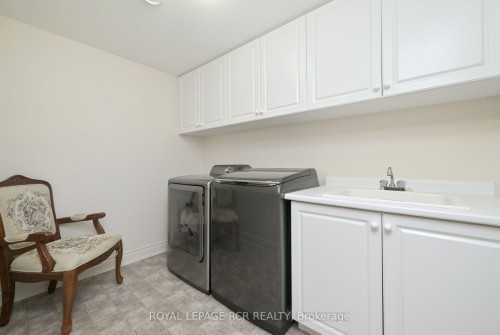21 Upper Highland N/A, New Tecumseth, ON - Indoor Photo Showing Laundry Room