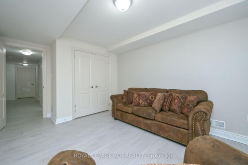 21 Upper Highland N/A, New Tecumseth, ON - Indoor Photo Showing Living Room