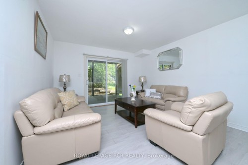 21 Upper Highland N/A, New Tecumseth, ON - Indoor Photo Showing Living Room