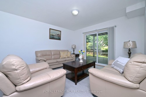 21 Upper Highland N/A, New Tecumseth, ON - Indoor Photo Showing Living Room