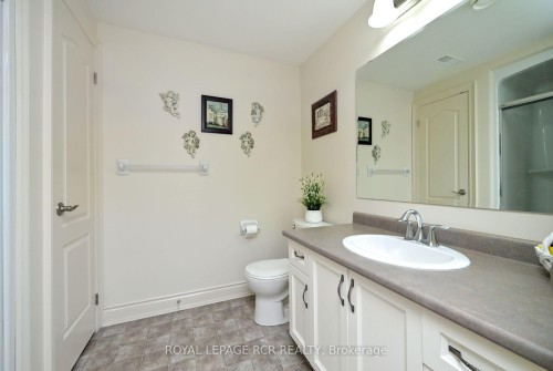 21 Upper Highland N/A, New Tecumseth, ON - Indoor Photo Showing Bathroom