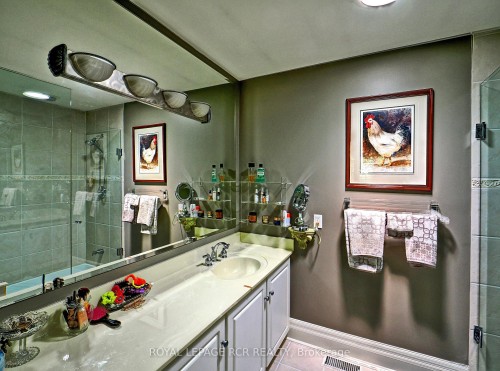 2-28 Reddington Drive, Caledon, ON - Indoor Photo Showing Bathroom