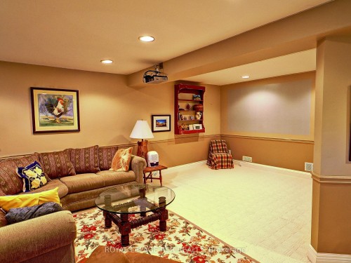 2-28 Reddington Drive, Caledon, ON - Indoor Photo Showing Living Room