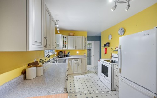 1359 10Th Line, Innisfil, ON - Indoor Photo Showing Kitchen With Double Sink