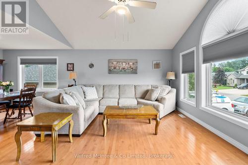 362 Westwood Drive, Brockton, ON - Indoor Photo Showing Living Room