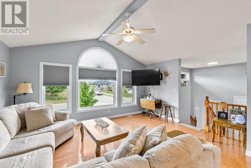 362 Westwood Drive, Brockton, ON - Indoor Photo Showing Living Room