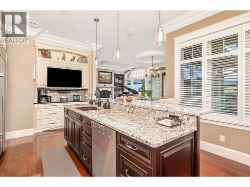 602 Falcon Point Way, Vernon, BC - Indoor Photo Showing Kitchen With Upgraded Kitchen