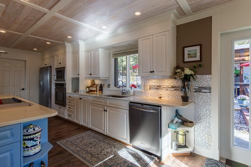 205 Peregrine Court, Osoyoos, BC - Indoor Photo Showing Kitchen