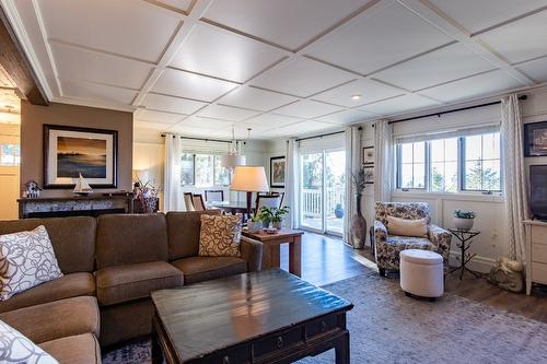 205 Peregrine Court, Osoyoos, BC - Indoor Photo Showing Living Room