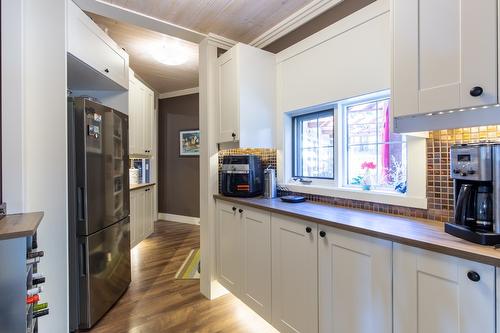 205 Peregrine Court, Osoyoos, BC - Indoor Photo Showing Kitchen