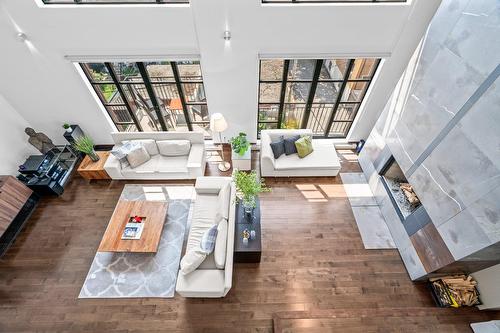 Salon - 403-2150 Boul. Pie-Ix, Montréal (Mercier/Hochelaga-Maisonneuve), QC - Indoor