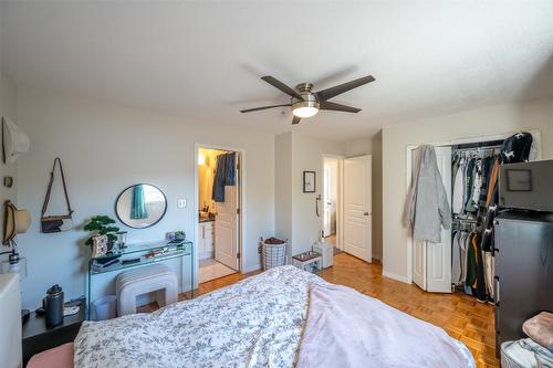 4123 Ponderosa Drive, Peachland, BC - Indoor Photo Showing Bedroom