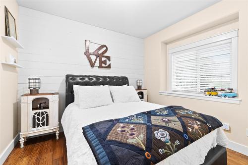 5100 Haynes Road, Vernon, BC - Indoor Photo Showing Bedroom