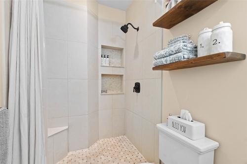 5100 Haynes Road, Vernon, BC - Indoor Photo Showing Bathroom