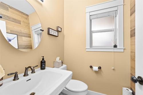 5100 Haynes Road, Vernon, BC - Indoor Photo Showing Bathroom