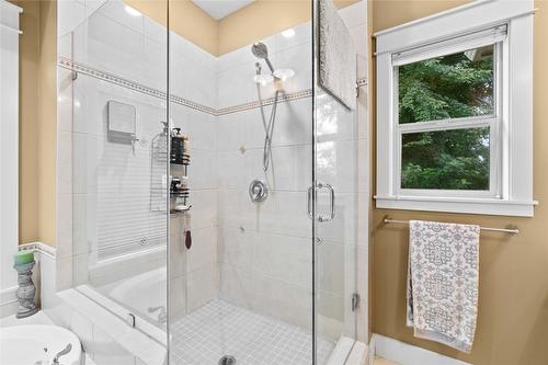5100 Haynes Road, Vernon, BC - Indoor Photo Showing Bathroom